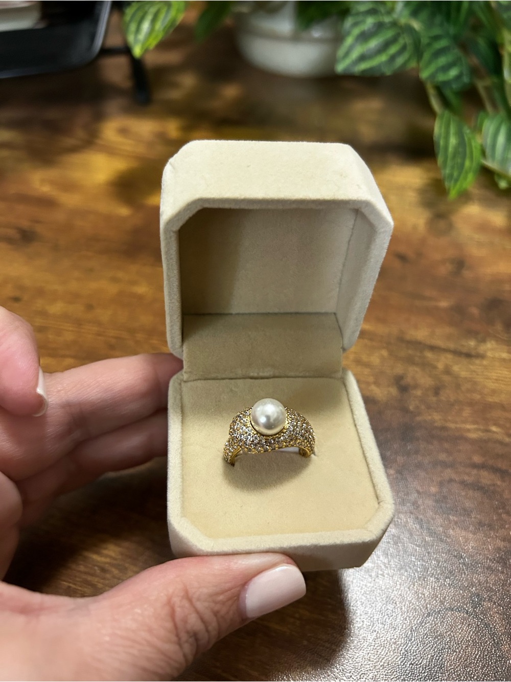 Bomb Party June 2026 “The Pearl Empress”, Gold, Size 6